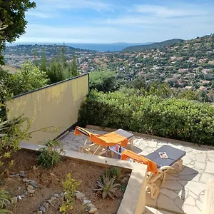 Rez De Jardin Dans Vue Cavalaire-sur-Mer